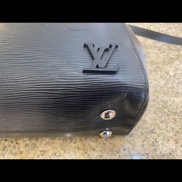 Louis Vuitton Cluny MM Epi - Picture 9 of 10